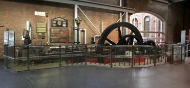Horizontal condensing engine